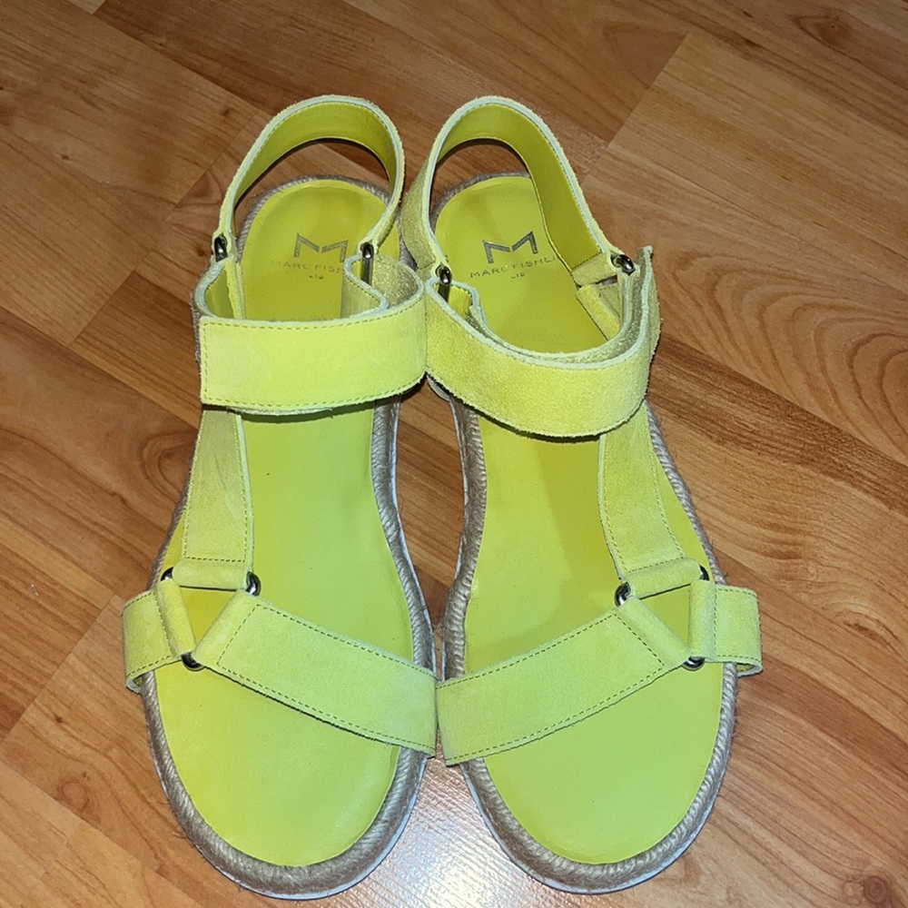 Marc Fisher strappy leather upper platform sandals. Cushioned footbed. Size 7